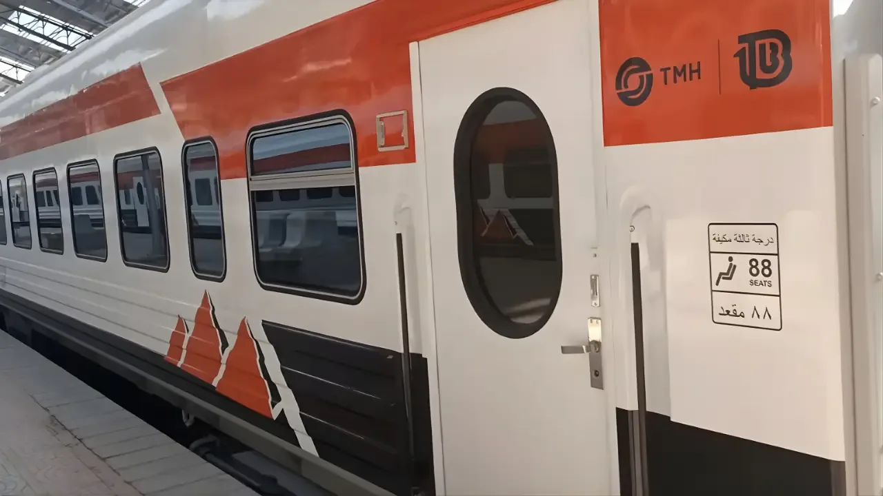 عربة قطار مكيف روسي من الخارج